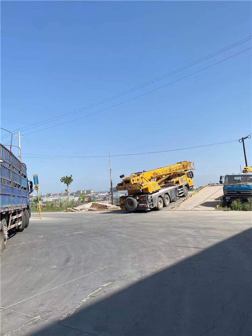 东湖区25吨吊车的租赁价格大概是多少？