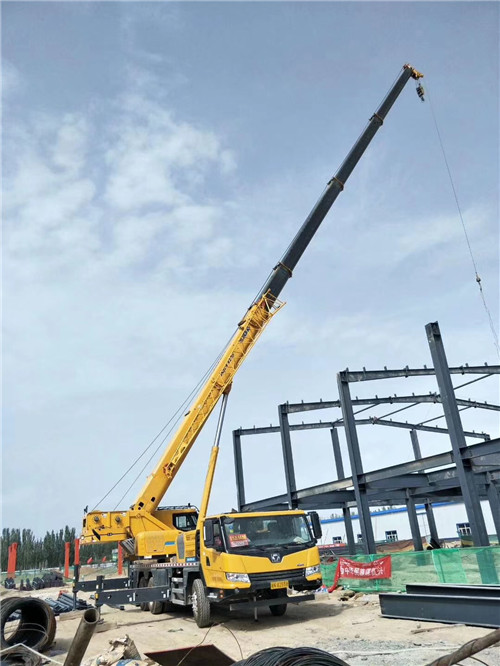 东湖区超高层建筑钢结构吊装案例